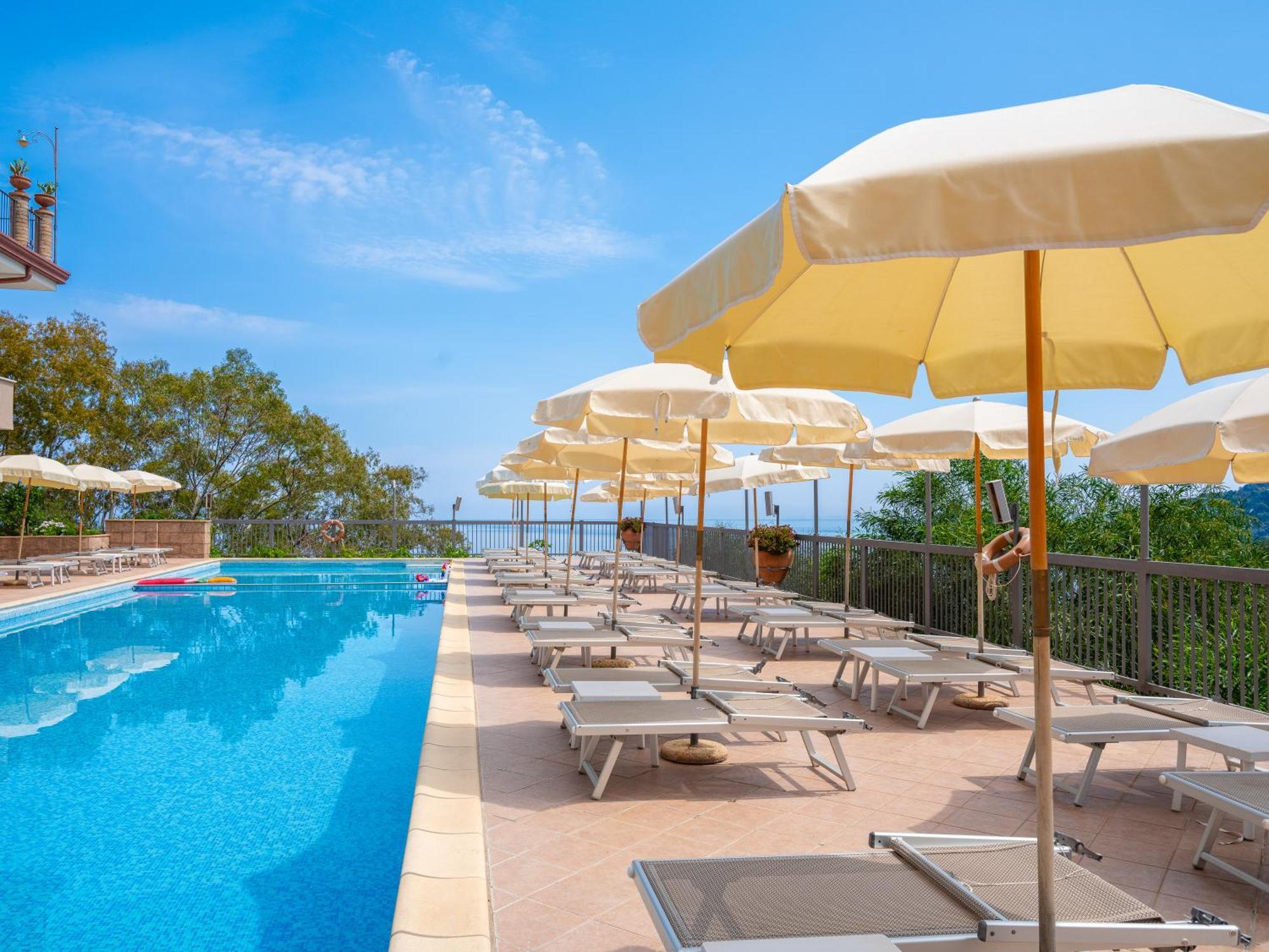 Hotel Antares Letojanni Luaran gambar