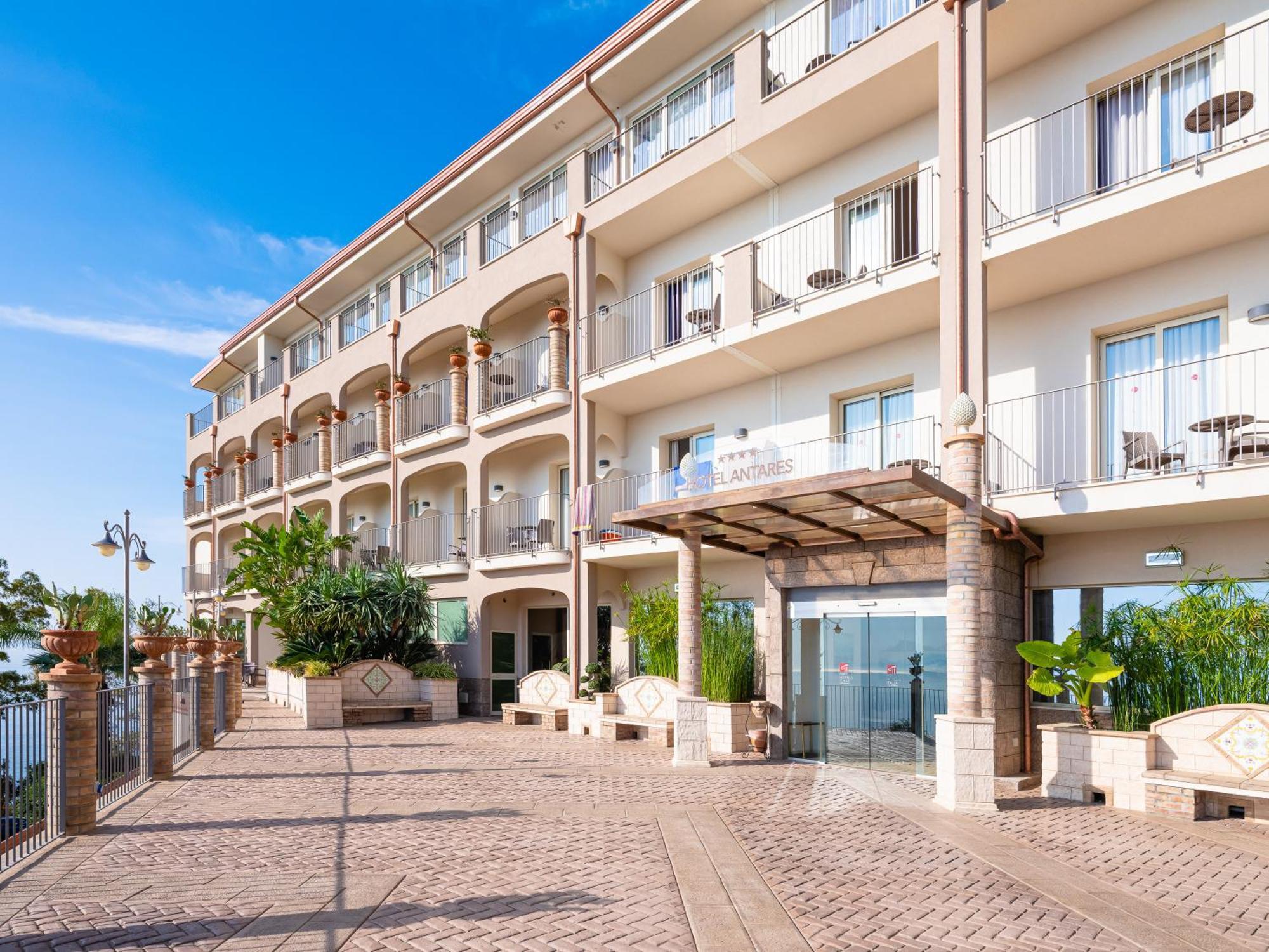 Hotel Antares Letojanni Luaran gambar